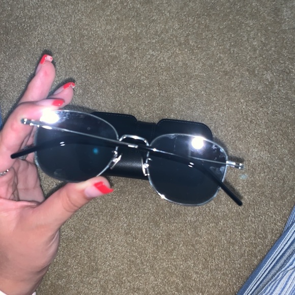 YSL sunglasses 🖤 - Picture 3 of 6